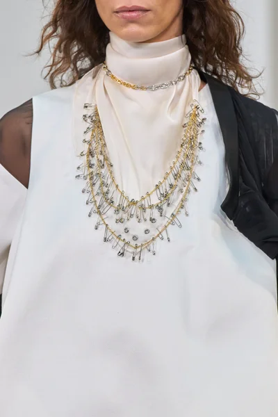 Look 1